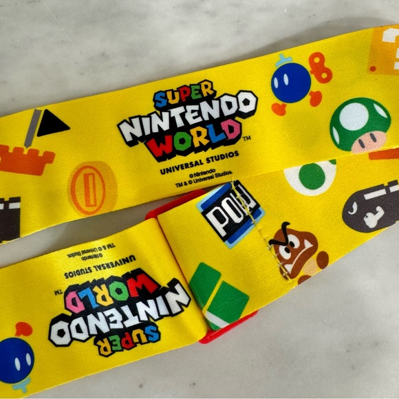 Super Nintendo World Strap - Picture 2 of 3